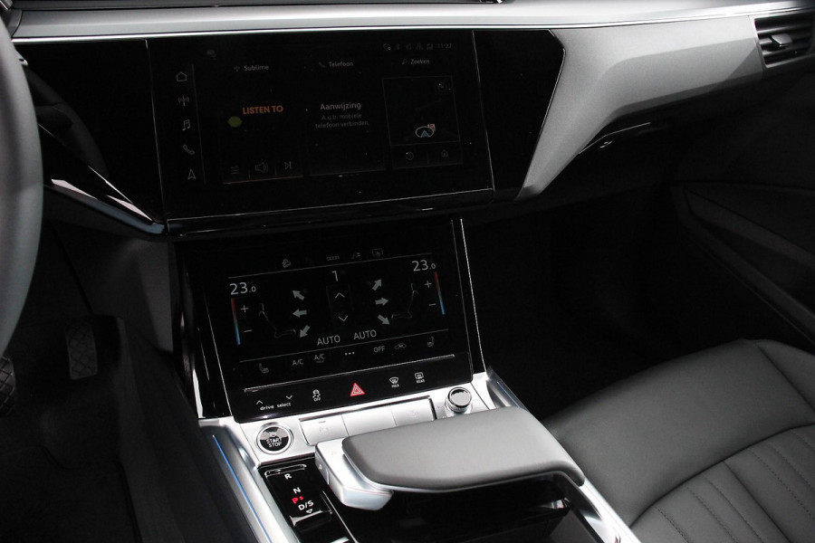 Audi e-tron 55 quattro Advanced edition Plus 408pk | Lederen bekleding | Navigatie | Climate Control | Camera | Extra Getint glas | Parkeer sensoren