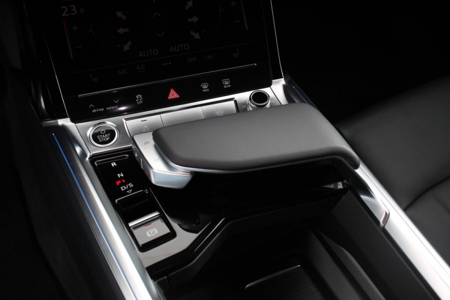 Audi e-tron 55 quattro Advanced edition Plus 408pk | Lederen bekleding | Navigatie | Climate Control | Camera | Extra Getint glas | Parkeer sensoren