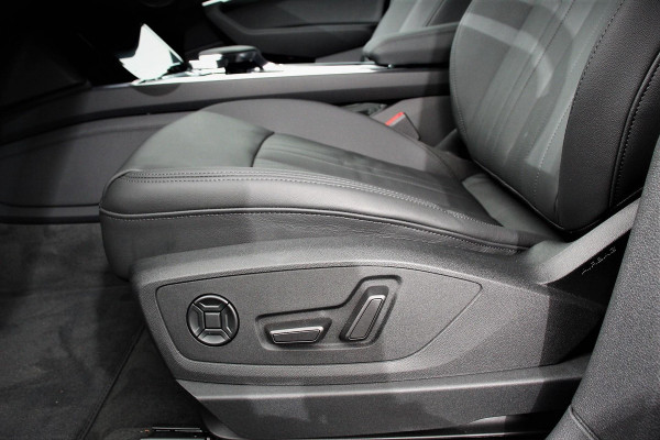 Audi e-tron 55 quattro Advanced edition Plus 408pk | Lederen bekleding | Navigatie | Climate Control | Camera | Extra Getint glas | Parkeer sensoren