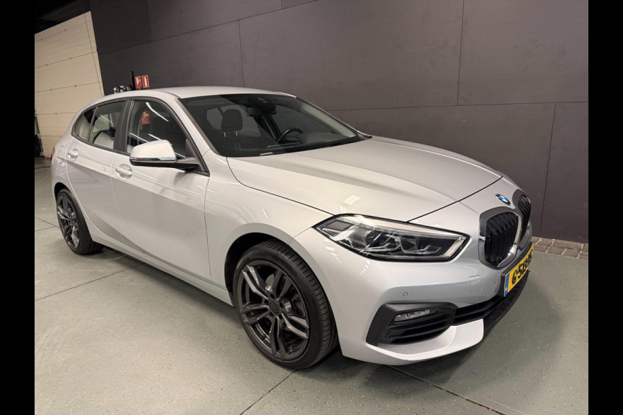 BMW 1-serie 118i Executive Edition V-COCKPIT/NAVI/LED/CARPLAY/ECC/PDC/CRUISE///