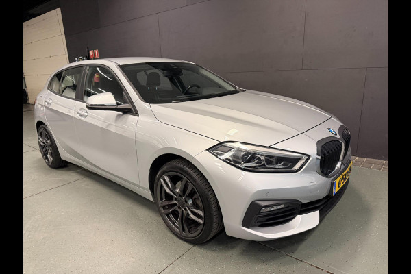 BMW 1-serie 118i Executive Edition V-COCKPIT/NAVI/LED/CARPLAY/ECC/PDC/CRUISE///