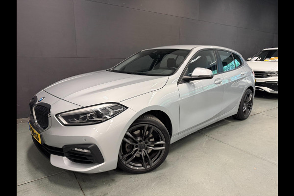 BMW 1-serie 118i Executive Edition V-COCKPIT/NAVI/LED/CARPLAY/ECC/PDC/CRUISE///