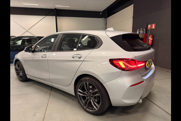 BMW 1-serie 118i Executive Edition V-COCKPIT/NAVI/LED/CARPLAY/ECC/PDC/CRUISE///