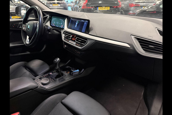 BMW 1-serie 118i Executive Edition V-COCKPIT/NAVI/LED/CARPLAY/ECC/PDC/CRUISE///