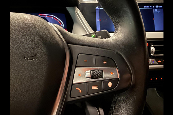 BMW 1-serie 118i Executive Edition V-COCKPIT/NAVI/LED/CARPLAY/ECC/PDC/CRUISE///
