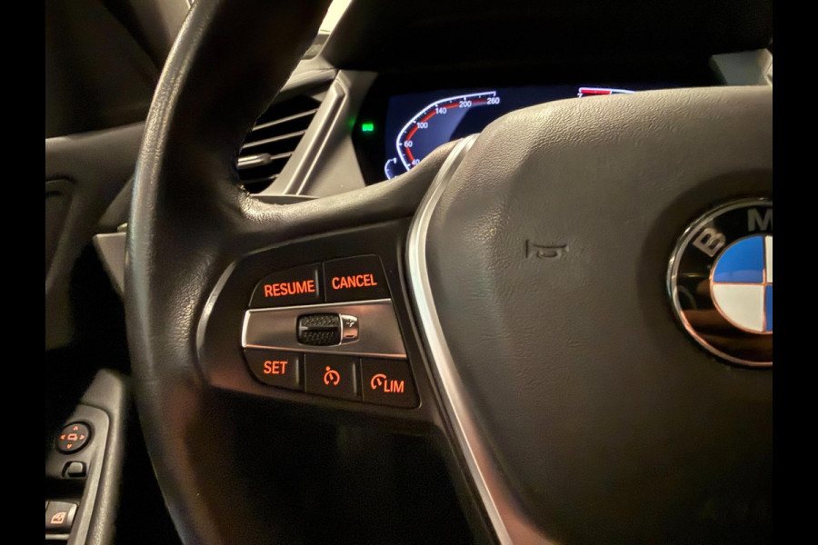 BMW 1-serie 118i Executive Edition V-COCKPIT/NAVI/LED/CARPLAY/ECC/PDC/CRUISE///