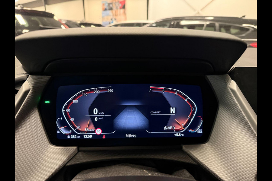 BMW 1-serie 118i Executive Edition V-COCKPIT/NAVI/LED/CARPLAY/ECC/PDC/CRUISE///