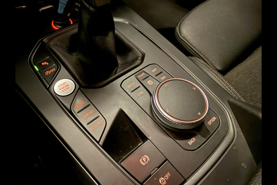 BMW 1-serie 118i Executive Edition V-COCKPIT/NAVI/LED/CARPLAY/ECC/PDC/CRUISE///