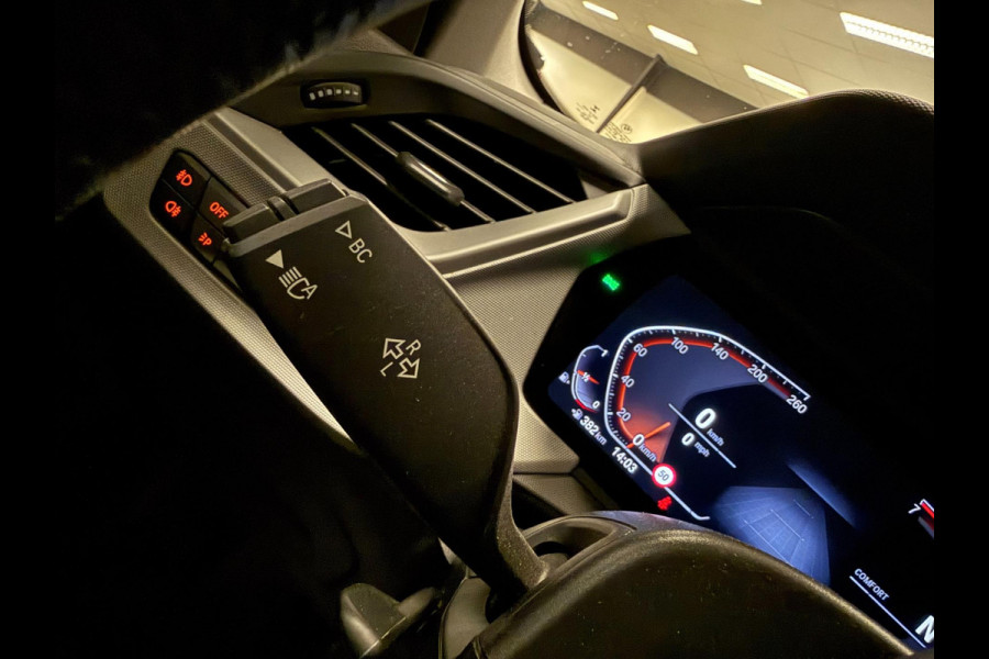 BMW 1-serie 118i Executive Edition V-COCKPIT/NAVI/LED/CARPLAY/ECC/PDC/CRUISE///