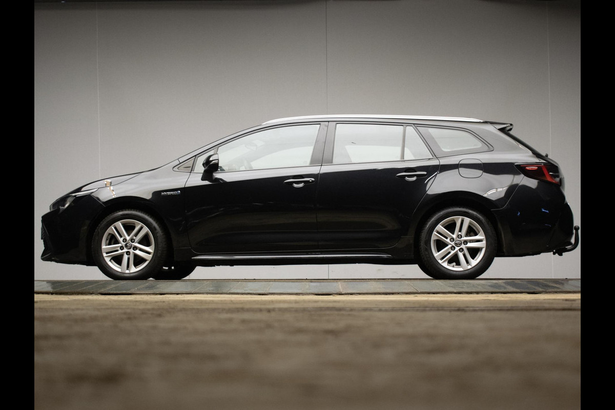 Toyota Corolla Touring Sports 1.8 Hybrid Sport (APPLE CARPLAY,NAVI,LED,CRUISE,SPORTSTOELEN,CAMERA,TREKHAAK,LM VELGEN,GETINT,PDC)