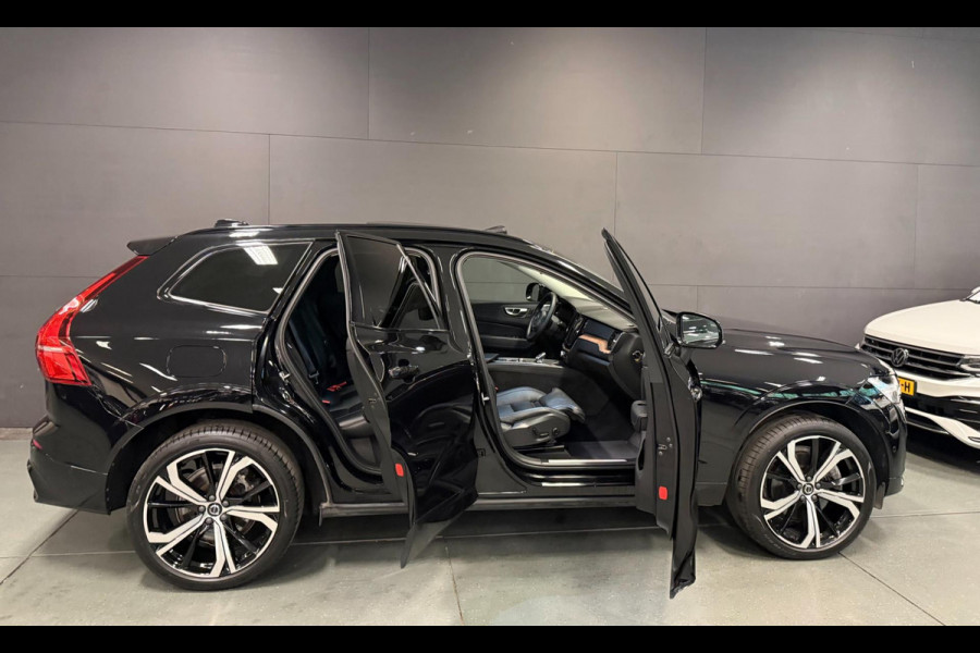 Volvo XC60 2.0 T8 455PK AWD R-DESIGN BLACK B&W/PANO/LEDER/H-UP/360CAM/STOEL-M+KOELING///