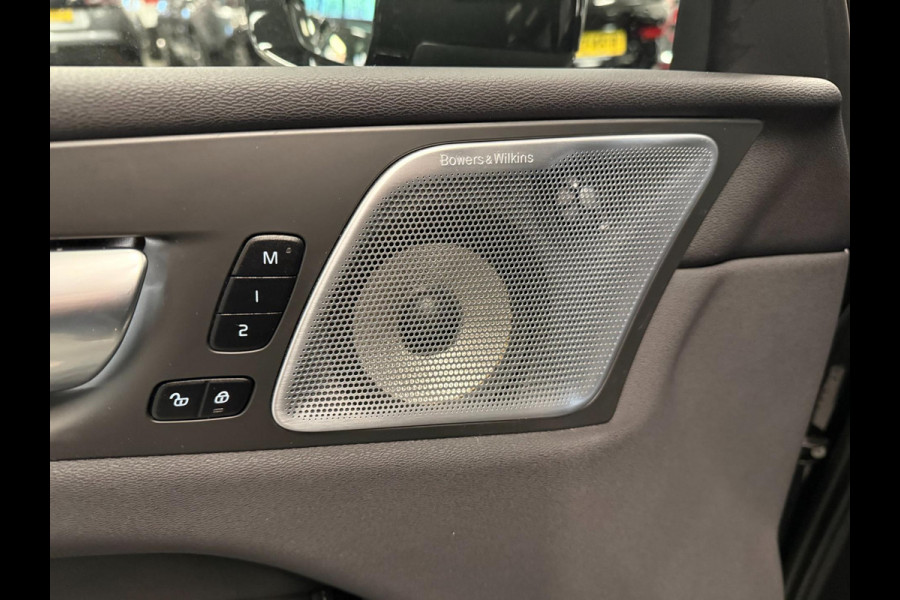 Volvo XC60 2.0 T8 455PK AWD R-DESIGN BLACK B&W/PANO/LEDER/H-UP/360CAM/STOEL-M+KOELING///