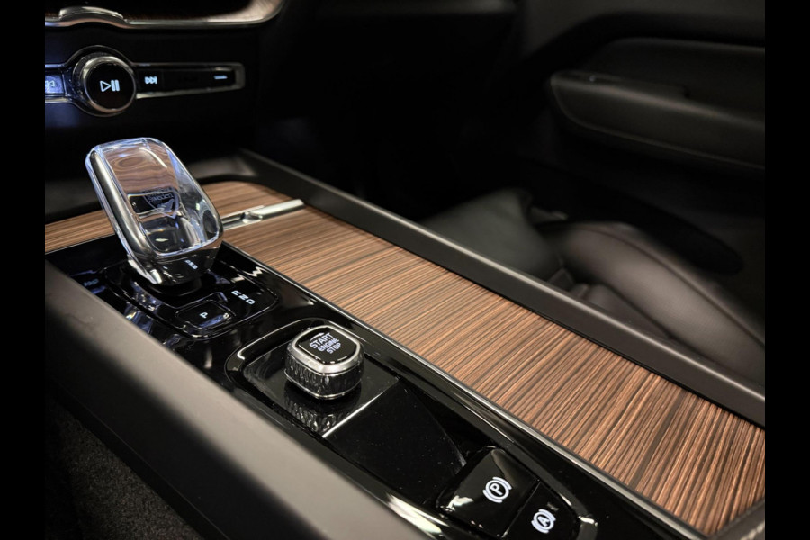 Volvo XC60 2.0 T8 455PK AWD R-DESIGN BLACK B&W/PANO/LEDER/H-UP/360CAM/STOEL-M+KOELING///