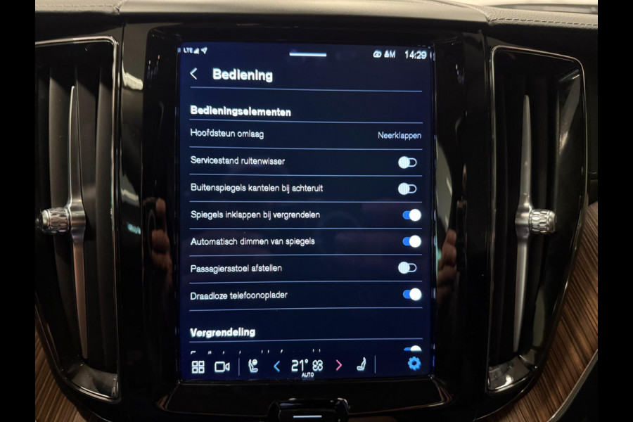 Volvo XC60 2.0 T8 455PK AWD R-DESIGN BLACK B&W/PANO/LEDER/H-UP/360CAM/STOEL-M+KOELING///