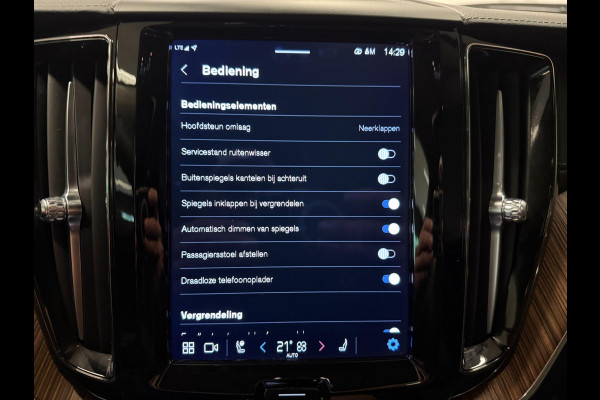 Volvo XC60 2.0 T8 455PK AWD R-DESIGN BLACK B&W/PANO/LEDER/H-UP/360CAM/STOEL-M+KOELING///