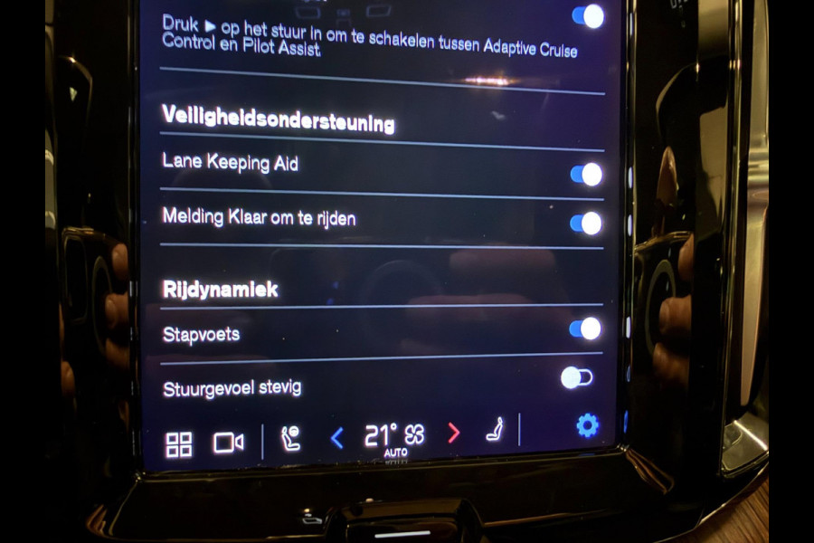 Volvo XC60 2.0 T8 455PK AWD R-DESIGN BLACK B&W/PANO/LEDER/H-UP/360CAM/STOEL-M+KOELING///