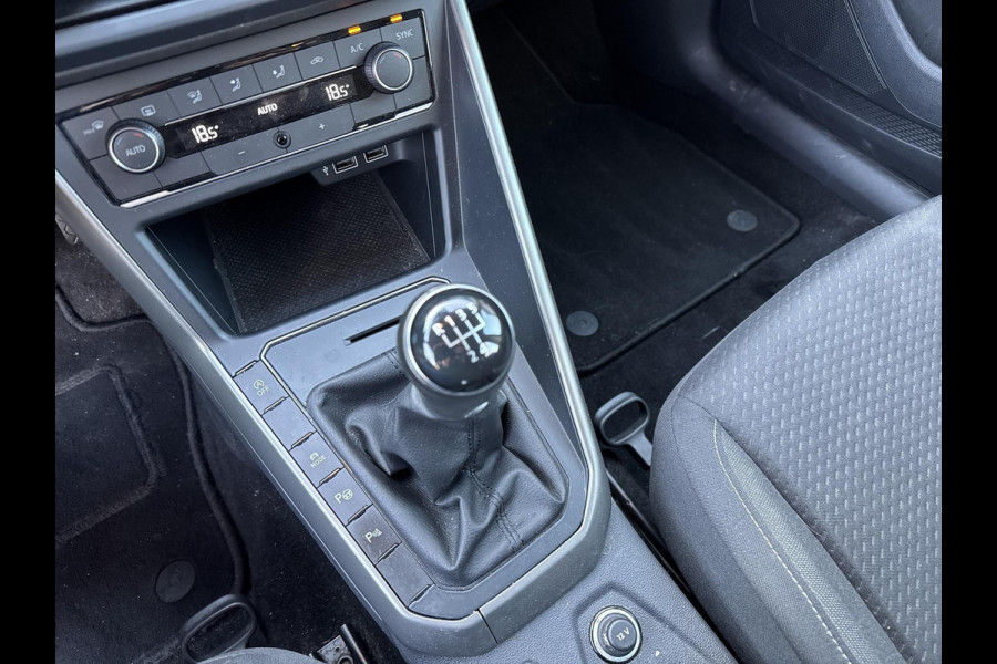 Volkswagen Polo 1.0 TSI Comfortline Business Parkeersensoren | Cruise control