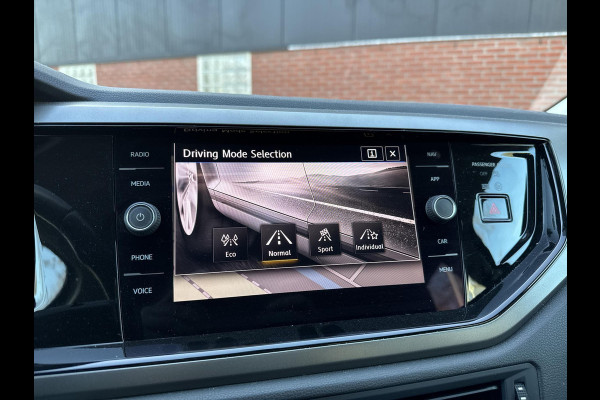 Volkswagen Polo 1.0 TSI Comfortline Business Parkeersensoren | Cruise control