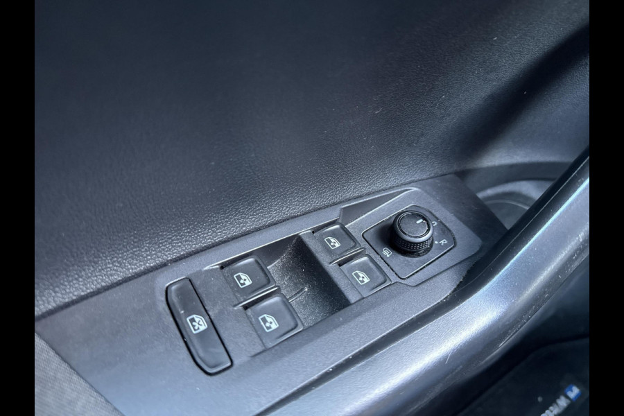 Volkswagen Polo 1.0 TSI Comfortline Business Parkeersensoren | Cruise control