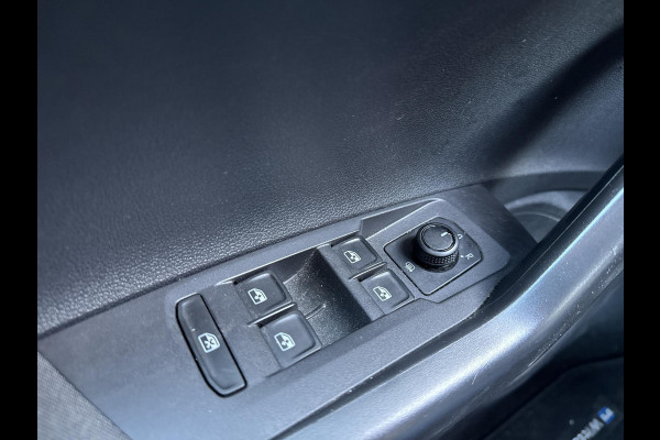 Volkswagen Polo 1.0 TSI Comfortline Business Parkeersensoren | Cruise control