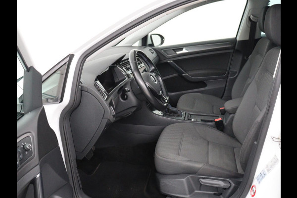 Volkswagen e-Golf E-DITION | Stoelverwarming | Warmtepomp | Carplay | Adaptive cruise | Virtual Cockpit | Navigatie | LED  Plus | Getint glas | Climate control