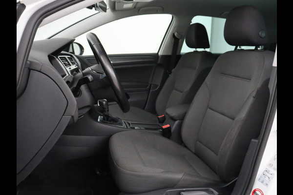 Volkswagen e-Golf E-DITION | Stoelverwarming | Warmtepomp | Carplay | Adaptive cruise | Virtual Cockpit | Navigatie | LED  Plus | Getint glas | Climate control