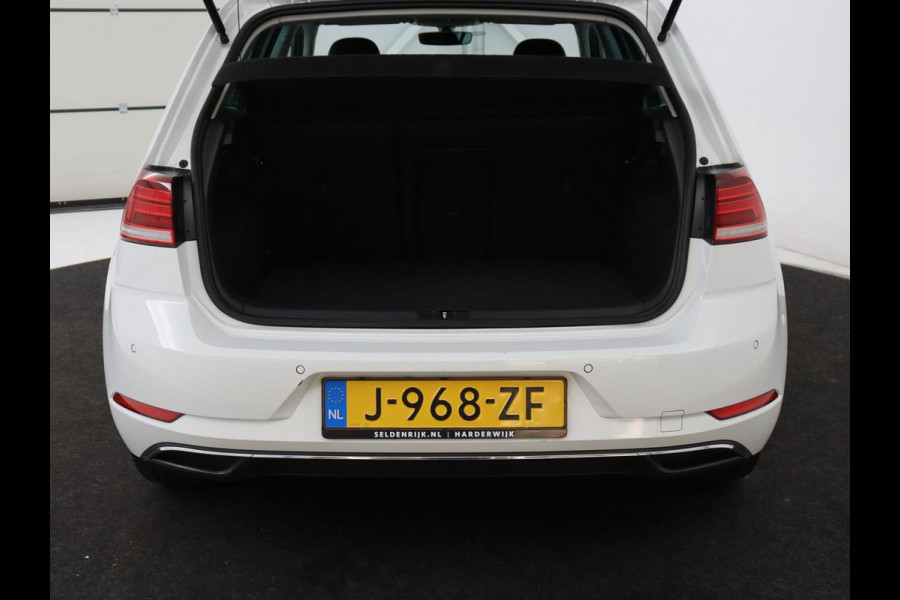 Volkswagen e-Golf E-DITION | Stoelverwarming | Warmtepomp | Carplay | Adaptive cruise | Virtual Cockpit | Navigatie | LED  Plus | Getint glas | Climate control