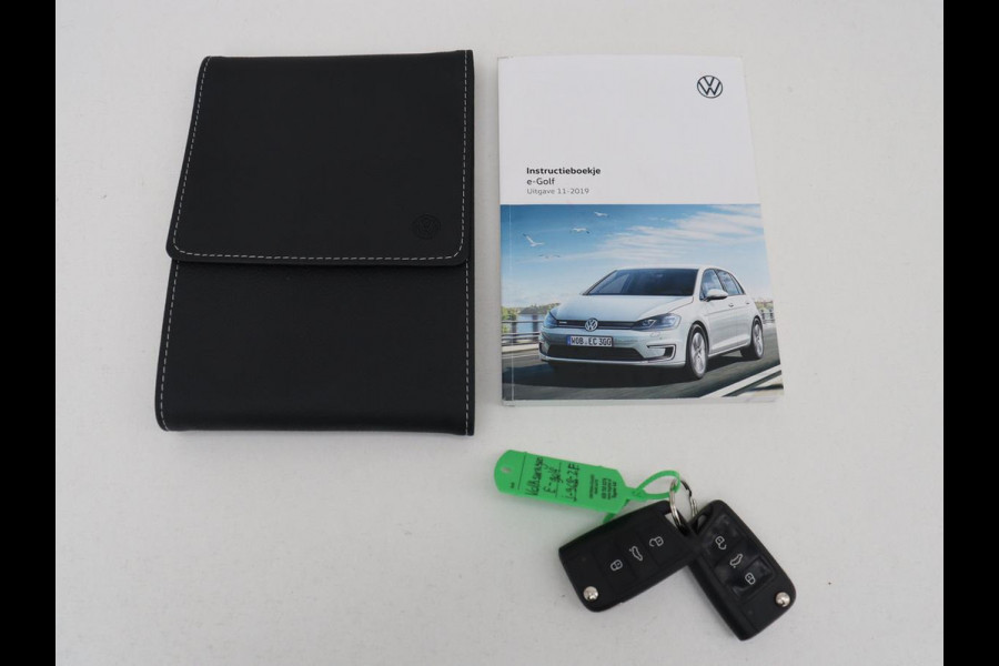 Volkswagen e-Golf E-DITION | Stoelverwarming | Warmtepomp | Carplay | Adaptive cruise | Virtual Cockpit | Navigatie | LED  Plus | Getint glas | Climate control
