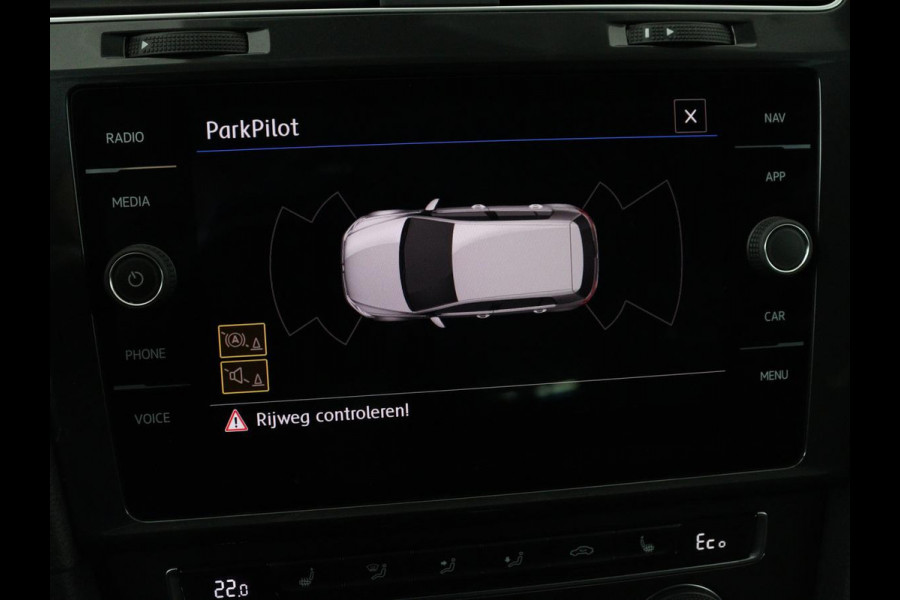 Volkswagen e-Golf E-DITION | Stoelverwarming | Warmtepomp | Carplay | Adaptive cruise | Virtual Cockpit | Navigatie | LED  Plus | Getint glas | Climate control