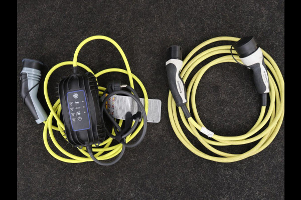 Volkswagen e-Golf E-DITION | Stoelverwarming | Warmtepomp | Carplay | Adaptive cruise | Virtual Cockpit | Navigatie | LED  Plus | Getint glas | Climate control