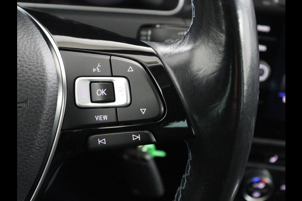 Volkswagen e-Golf E-DITION | Stoelverwarming | Warmtepomp | Carplay | Adaptive cruise | Virtual Cockpit | Navigatie | LED  Plus | Getint glas | Climate control