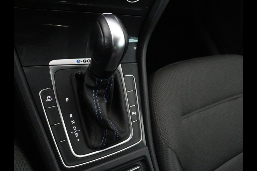 Volkswagen e-Golf E-DITION | Stoelverwarming | Warmtepomp | Carplay | Adaptive cruise | Virtual Cockpit | Navigatie | LED  Plus | Getint glas | Climate control
