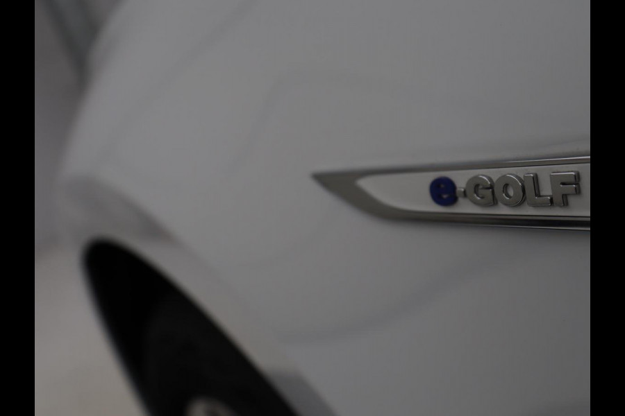 Volkswagen e-Golf E-DITION | Stoelverwarming | Warmtepomp | Carplay | Adaptive cruise | Virtual Cockpit | Navigatie | LED  Plus | Getint glas | Climate control