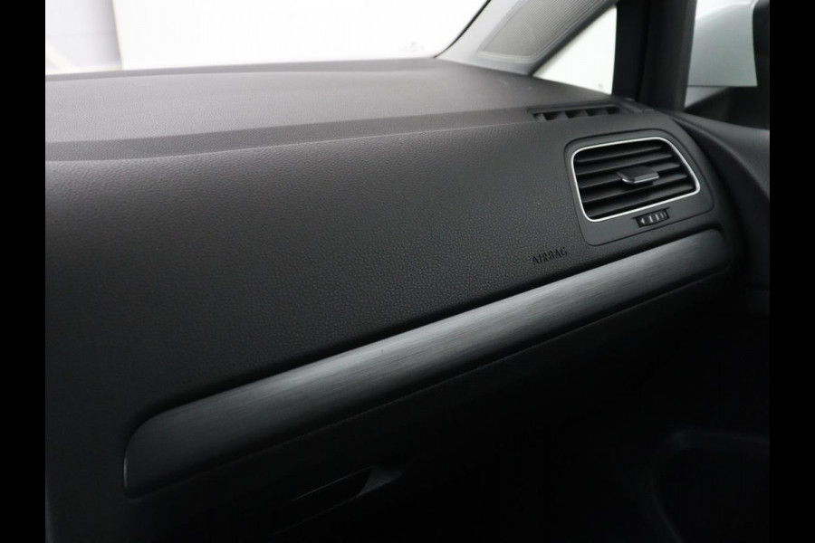 Volkswagen e-Golf E-DITION | Stoelverwarming | Warmtepomp | Carplay | Adaptive cruise | Virtual Cockpit | Navigatie | LED  Plus | Getint glas | Climate control