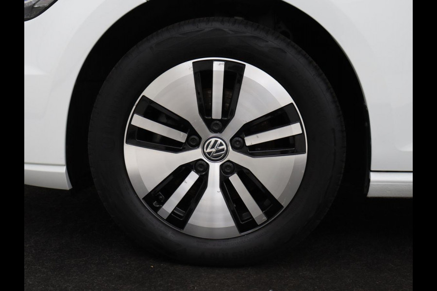 Volkswagen e-Golf E-DITION | Stoelverwarming | Warmtepomp | Carplay | Adaptive cruise | Virtual Cockpit | Navigatie | LED  Plus | Getint glas | Climate control