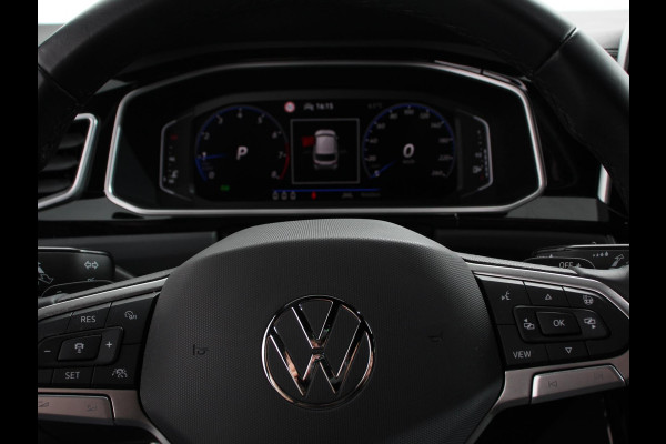 Volkswagen T-Roc 1.5 TSI 150pk DSG R-Line Edition | Navigatie | Apple Carplay/Android Auto | Electrische te openen kofferbak | Camera | Keyless start | Led | Dab | Adaptive Cruise Control