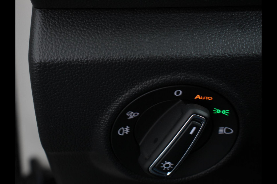 Volkswagen T-Roc 1.5 TSI 150pk DSG R-Line Edition | Navigatie | Apple Carplay/Android Auto | Electrische te openen kofferbak | Camera | Keyless start | Led | Dab | Adaptive Cruise Control