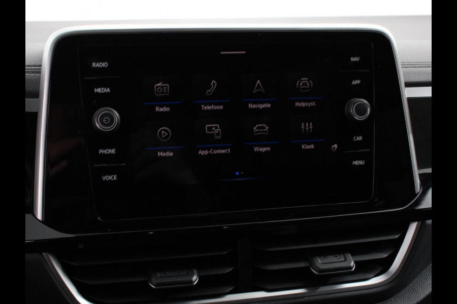 Volkswagen T-Roc 1.5 TSI 150pk DSG R-Line Edition | Navigatie | Apple Carplay/Android Auto | Electrische te openen kofferbak | Camera | Keyless start | Led | Dab | Adaptive Cruise Control