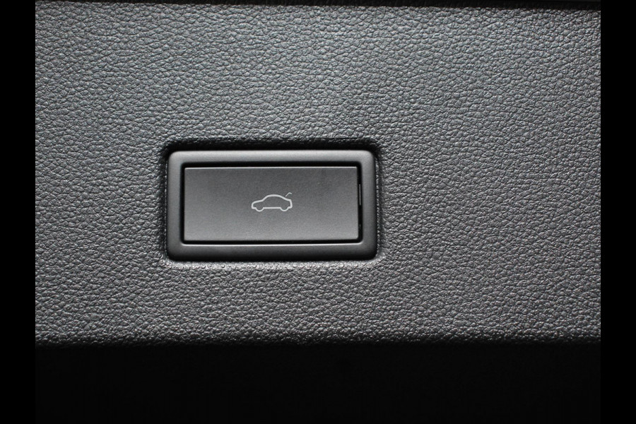 Volkswagen T-Roc 1.5 TSI 150pk DSG R-Line Edition | Navigatie | Apple Carplay/Android Auto | Electrische te openen kofferbak | Camera | Keyless start | Led | Dab | Adaptive Cruise Control