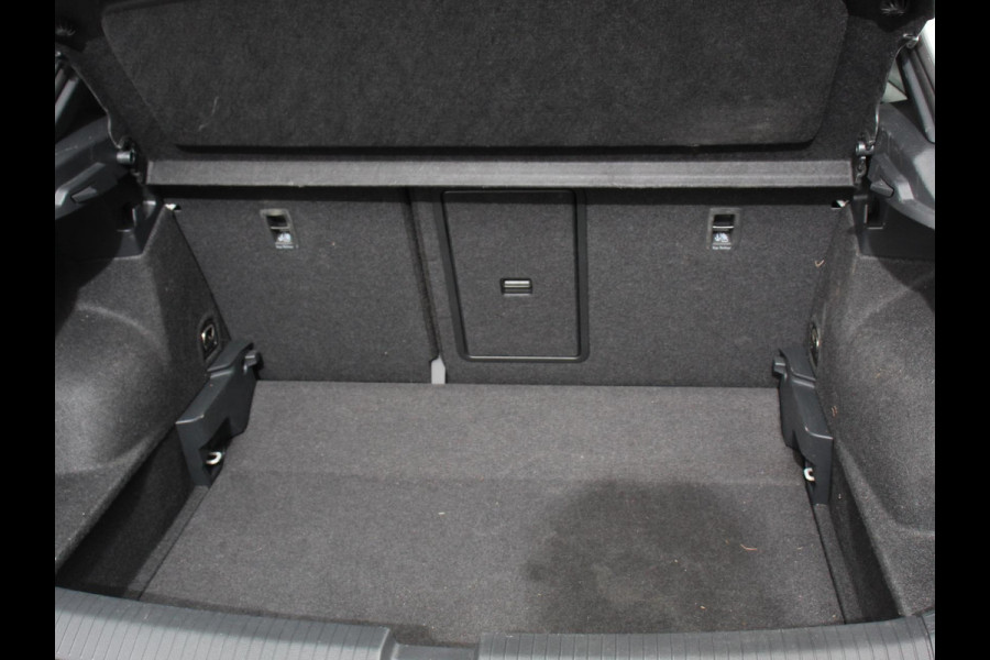 Volkswagen T-Roc 1.5 TSI 150pk DSG R-Line Edition | Navigatie | Apple Carplay/Android Auto | Electrische te openen kofferbak | Camera | Keyless start | Led | Dab | Adaptive Cruise Control