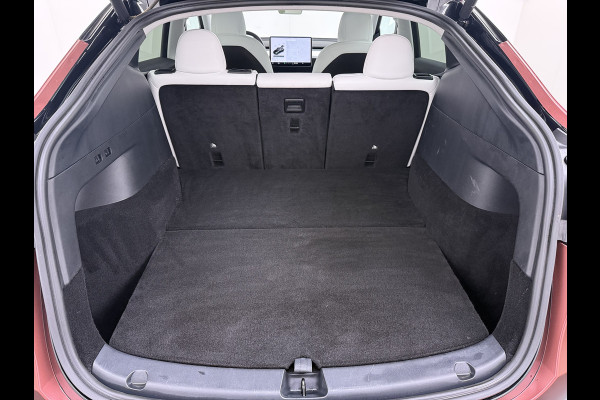 Tesla Model Y Long Range AWD 514pk SOH 85% Warmtepomp 20" Lmv Ivoor Leer Panoramadak Matrix-LED Autopilot Elektr.Stuur+Stoel+Verwarmd Navi Ecc Camera's Elektr.AchterKlep Parkeer Assistent Sentry-Mode Privacyglas Bluetooth Dodehoek detector Connected services Origineel Nederlandse Auto Batterij en Motorgarantie tot 23-12-2029/192.000km