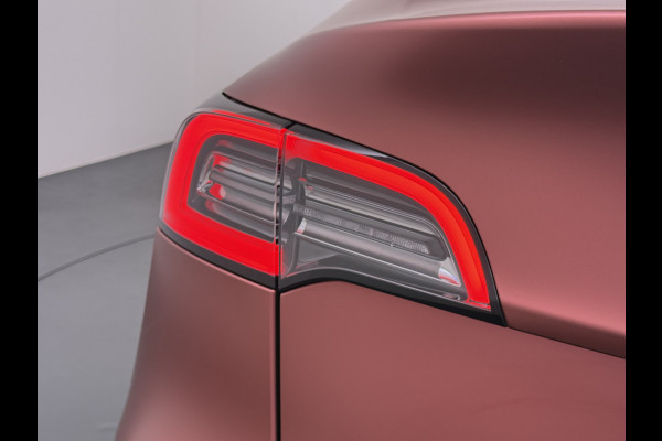Tesla Model Y Long Range AWD 514pk SOH 85% Warmtepomp 20" Lmv Ivoor Leer Panoramadak Matrix-LED Autopilot Elektr.Stuur+Stoel+Verwarmd Navi Ecc Camera's Elektr.AchterKlep Parkeer Assistent Sentry-Mode Privacyglas Bluetooth Dodehoek detector Connected services Origineel Nederlandse Auto Batterij en Motorgarantie tot 23-12-2029/192.000km