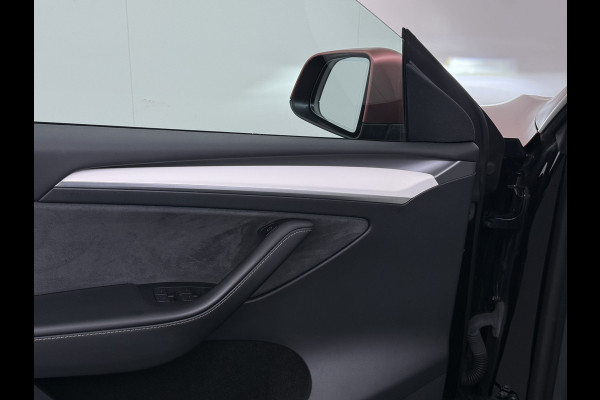 Tesla Model Y Long Range AWD 514pk SOH 85% Warmtepomp 20" Lmv Ivoor Leer Panoramadak Matrix-LED Autopilot Elektr.Stuur+Stoel+Verwarmd Navi Ecc Camera's Elektr.AchterKlep Parkeer Assistent Sentry-Mode Privacyglas Bluetooth Dodehoek detector Connected services Origineel Nederlandse Auto Batterij en Motorgarantie tot 23-12-2029/192.000km