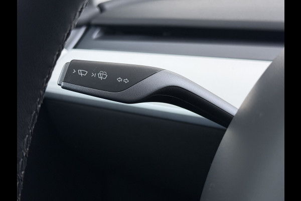 Tesla Model Y Long Range AWD 514pk SOH 85% Warmtepomp 20" Lmv Ivoor Leer Panoramadak Matrix-LED Autopilot Elektr.Stuur+Stoel+Verwarmd Navi Ecc Camera's Elektr.AchterKlep Parkeer Assistent Sentry-Mode Privacyglas Bluetooth Dodehoek detector Connected services Origineel Nederlandse Auto Batterij en Motorgarantie tot 23-12-2029/192.000km