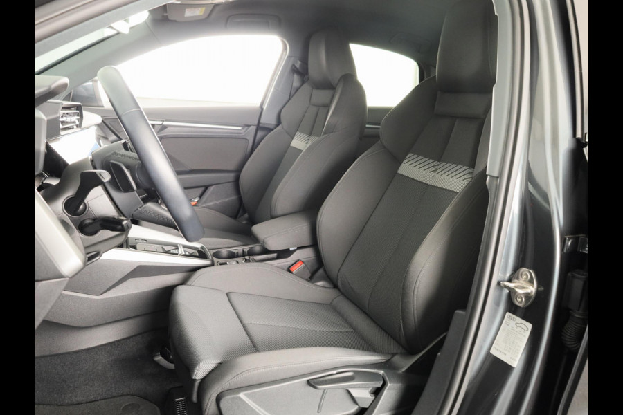Audi A3 Limousine 30 TFSI Business edition 110pk | Navigatie | Climatronic | Parkeersensoren voor en achter | Matrix koplampen