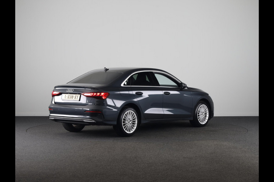 Audi A3 Limousine 30 TFSI Business edition 110pk | Navigatie | Climatronic | Parkeersensoren voor en achter | Matrix koplampen