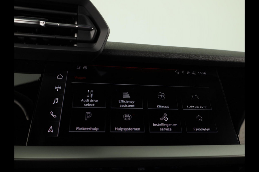 Audi A3 Limousine 30 TFSI Business edition 110pk | Navigatie | Climatronic | Parkeersensoren voor en achter | Matrix koplampen