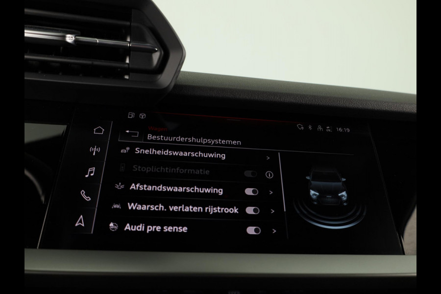 Audi A3 Limousine 30 TFSI Business edition 110pk | Navigatie | Climatronic | Parkeersensoren voor en achter | Matrix koplampen