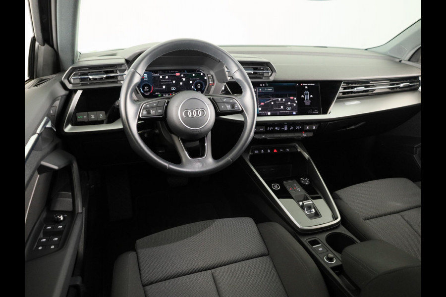 Audi A3 Limousine 30 TFSI Business edition 110pk | Navigatie | Climatronic | Parkeersensoren voor en achter | Matrix koplampen