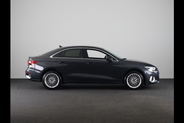 Audi A3 Limousine 30 TFSI Business edition 110pk | Navigatie | Climatronic | Parkeersensoren voor en achter | Matrix koplampen